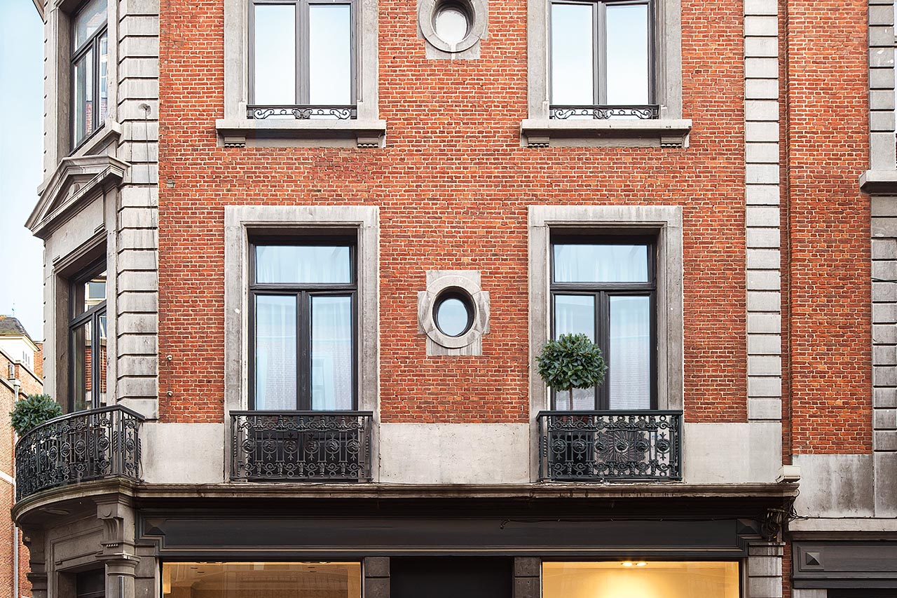 Daikin VRV IV RXYSCQ-T Compact Mini VRV 4HP – 6HP on balcony