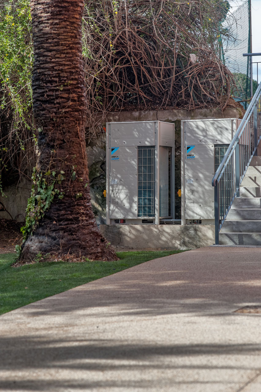 VRV IV+ - RYYQ-U daikin in garden