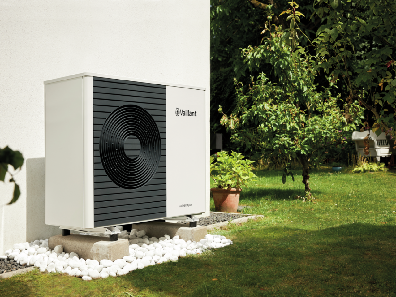 Vaillant aroTHERM Plus 5kW Air Source Heat Pump 0010037212-Vaillant Group Uk Limited-Oceanair